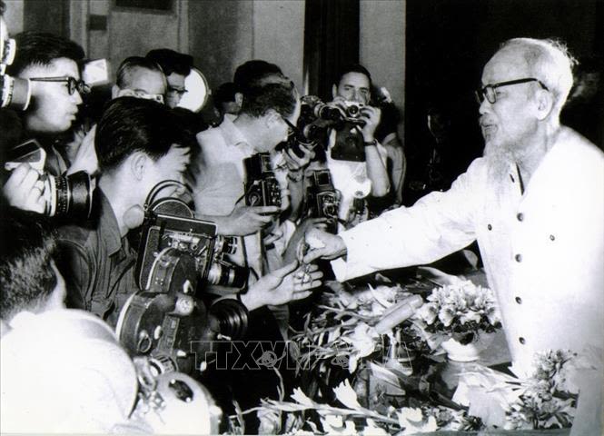 Hồ Chí Minh: Người thầy vĩ đại của người làm báo Cách mạng Việt Nam - ảnh 10