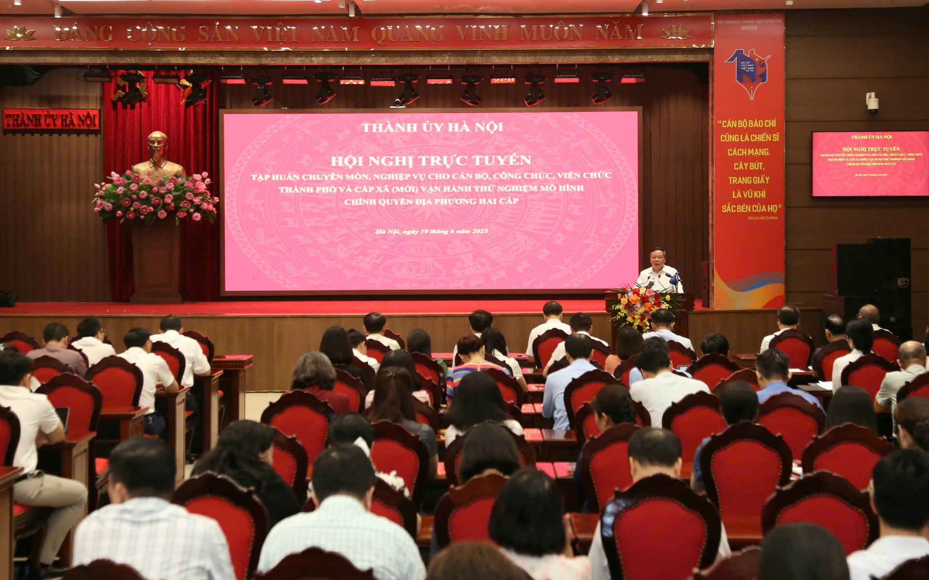 Các đại biểu dự hội nghị tại điểm cầu Thành ủy Hà Nội