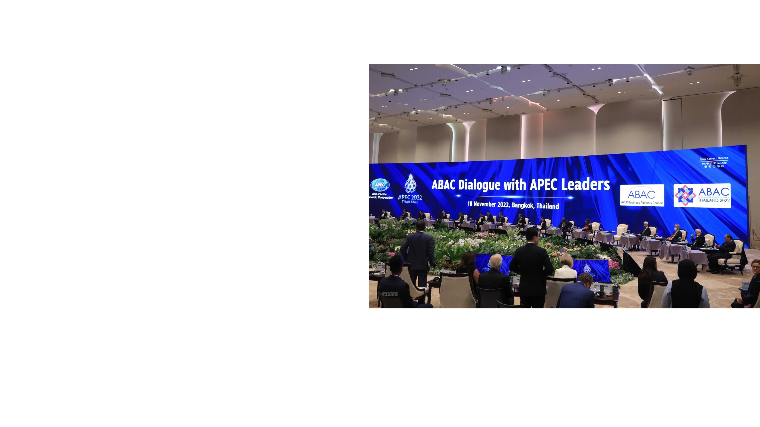 Chủ tịch nước Nguyễn Xuân Phúc dự phiên họp toàn thể Đối thoại giữa Lãnh đạo APEC và ABAC. (Ảnh: TTXVN)