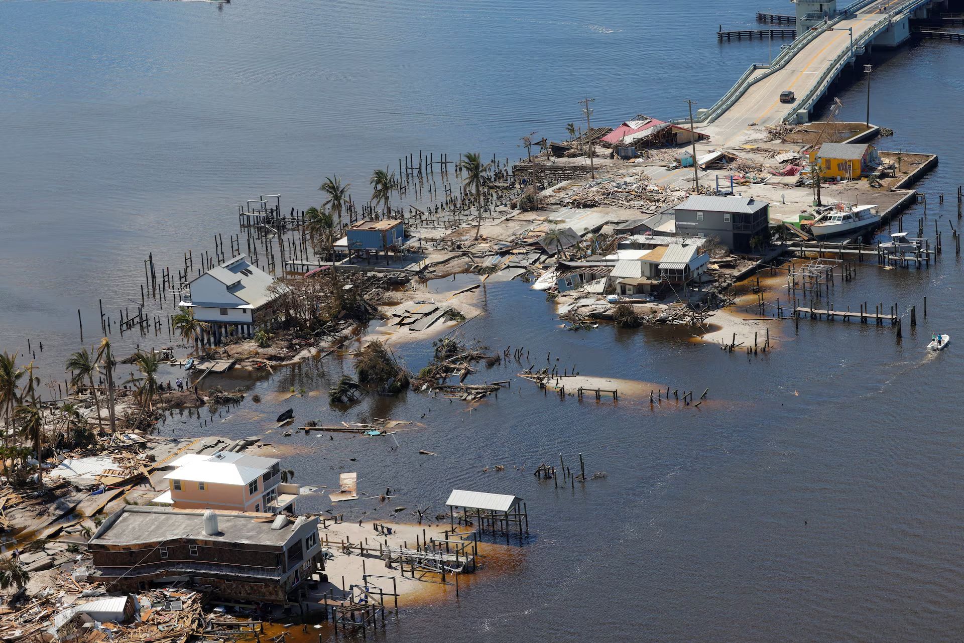 Bão Ian, 2022 là cơn bão "chết chóc" nhất tấn công Florida (Mỹ) kể từ năm 1935. Ian đạt tới cấp 5 và gây ra cái chết cho 150 người. (Ảnh: Reuters)